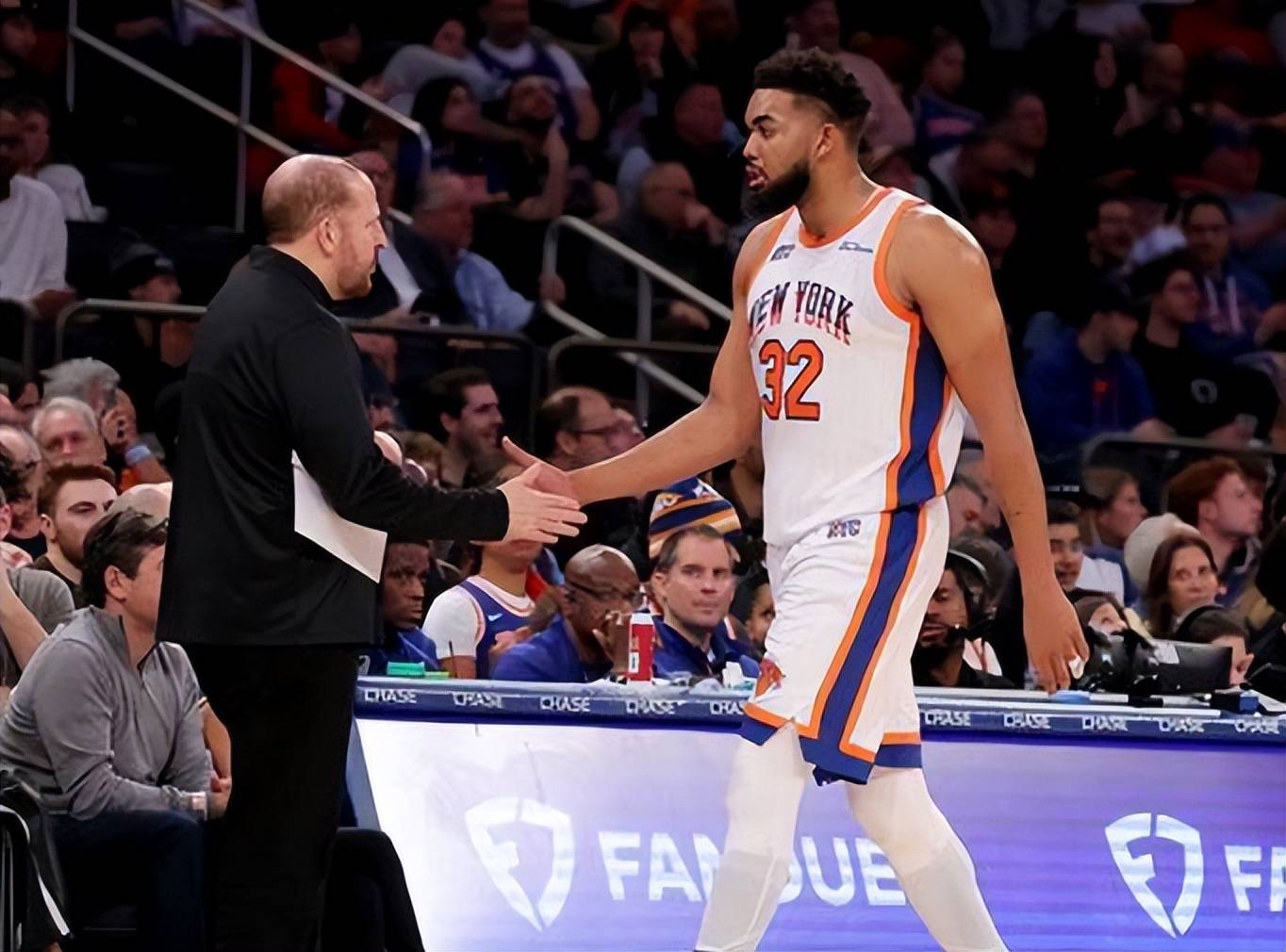 英雄联盟官网-纽约尼克斯发布备战花絮，关键时刻完成体检，CBA季后赛任务艰巨，心理建设被强调